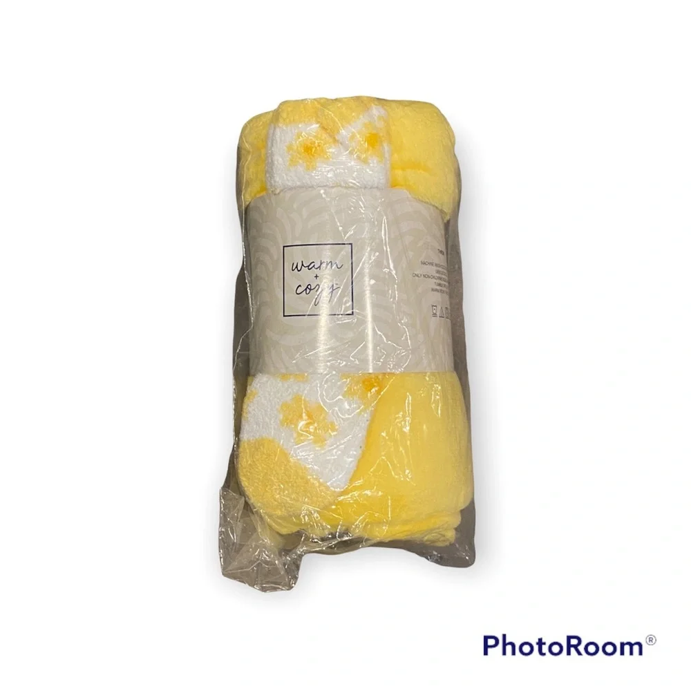 Warm & Cozy Yellow Throw & Sock Set
